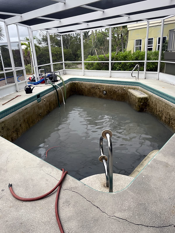 house-mid-pool-drain